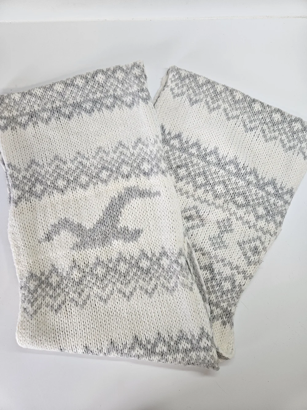Hollister White Gray Eagle Logo Fair Isle Knit Infinity Scarf